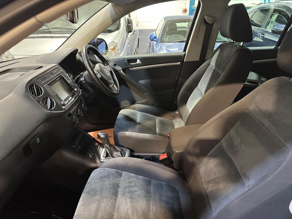 VOLKSWAGEN TIGUAN