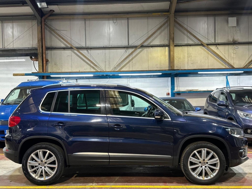 VOLKSWAGEN TIGUAN