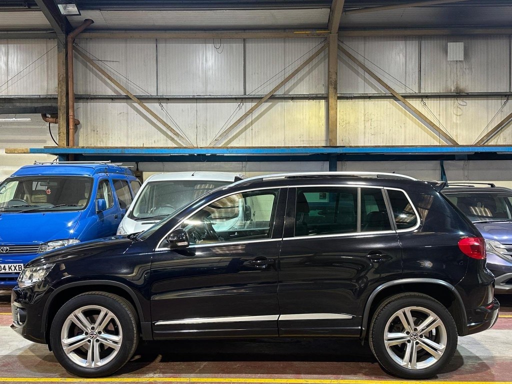 VOLKSWAGEN TIGUAN