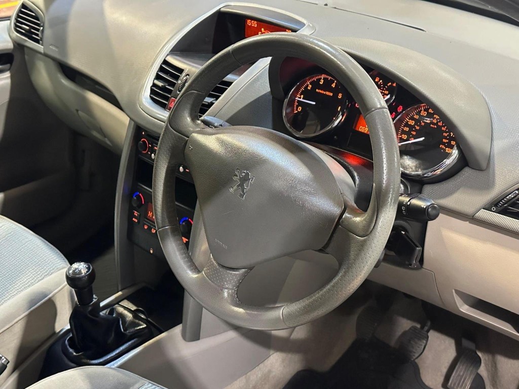 PEUGEOT 207