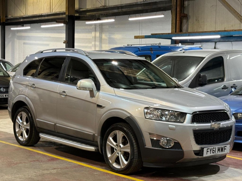 View CHEVROLET CAPTIVA 2.2 VCDi LTZ 4WD Euro 5 5dr (7 Seats)