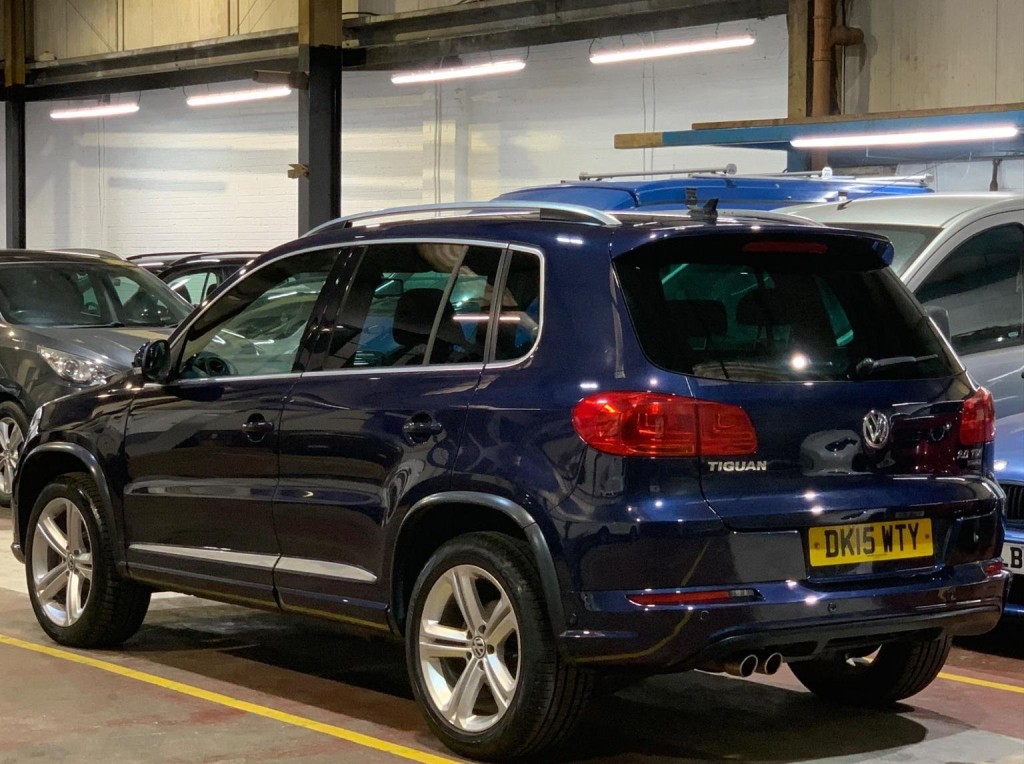 VOLKSWAGEN TIGUAN