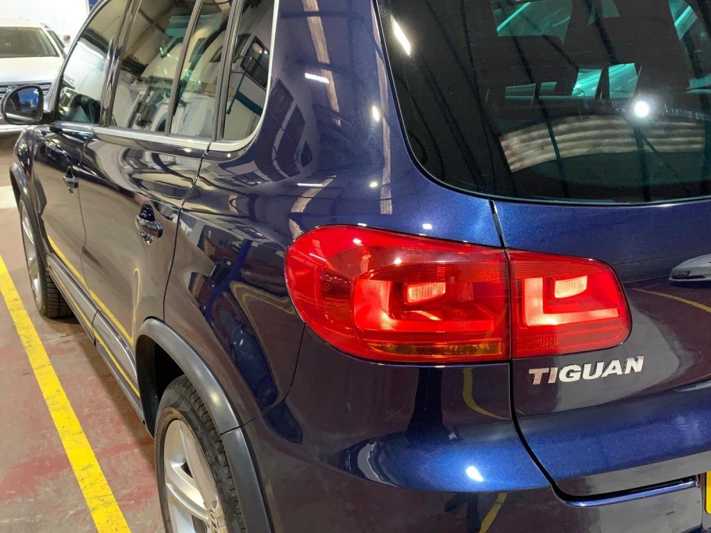 VOLKSWAGEN TIGUAN