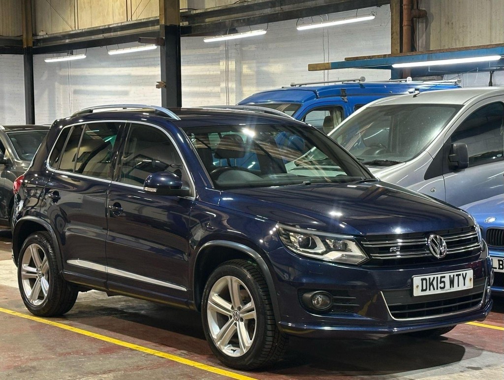 View VOLKSWAGEN TIGUAN 2.0 TDI BlueMotion Tech R-Line 4WD Euro 5 (s/s) 5dr (Nav)
