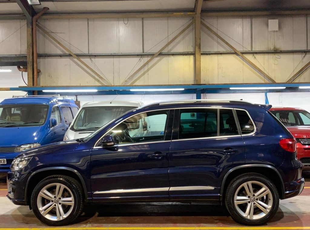VOLKSWAGEN TIGUAN
