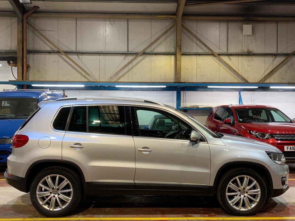 VOLKSWAGEN TIGUAN