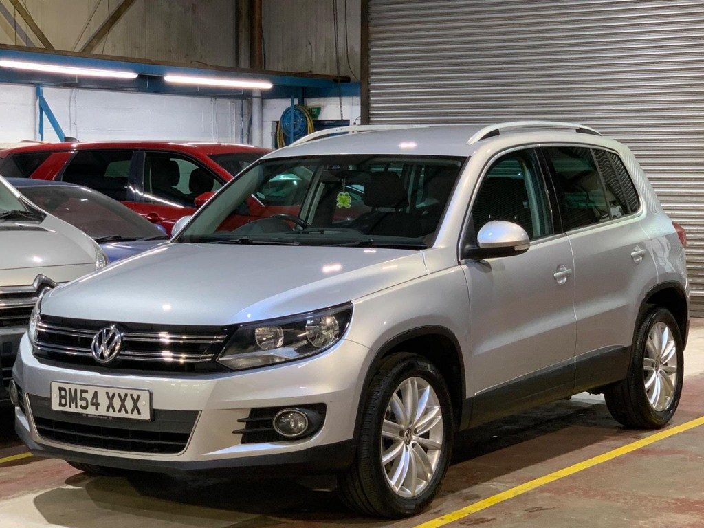View VOLKSWAGEN TIGUAN 2.0 TDI BlueMotion Tech Sport DSG 4WD Euro 5 (s/s) 5dr