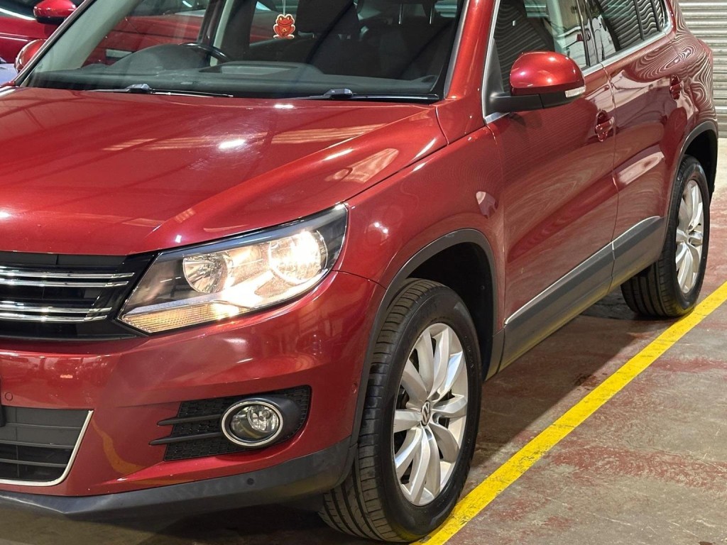 VOLKSWAGEN TIGUAN