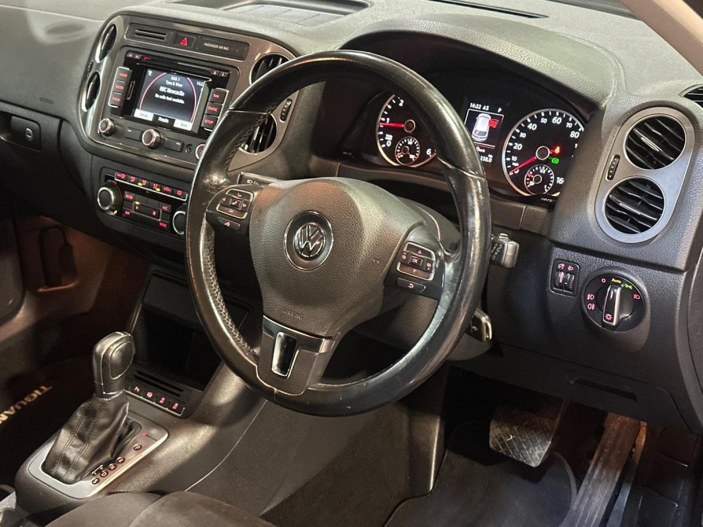 VOLKSWAGEN TIGUAN