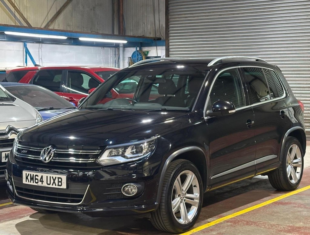 View VOLKSWAGEN TIGUAN 2.0 TDI BlueMotion Tech R-Line 4WD Euro 5 (s/s) 5dr (Nav)
