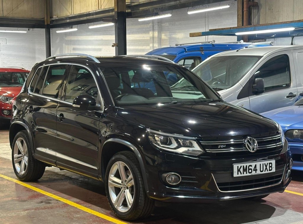 View VOLKSWAGEN TIGUAN 2.0 TDI BlueMotion Tech R-Line 4WD Euro 5 (s/s) 5dr (Nav)