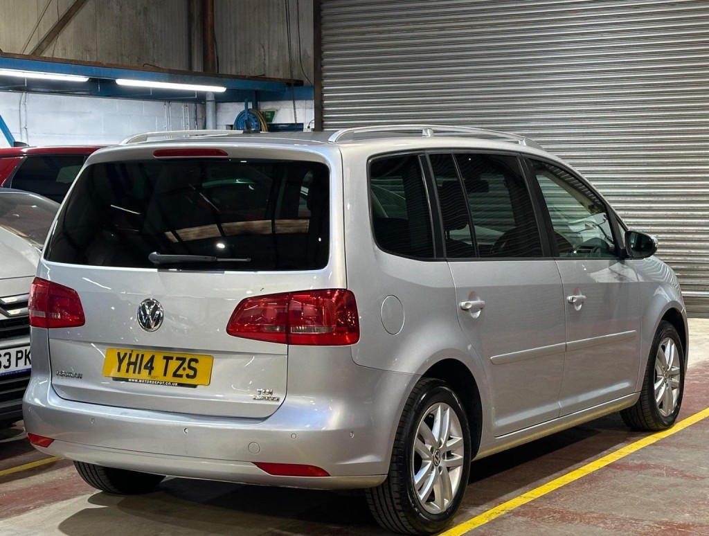 VOLKSWAGEN TOURAN