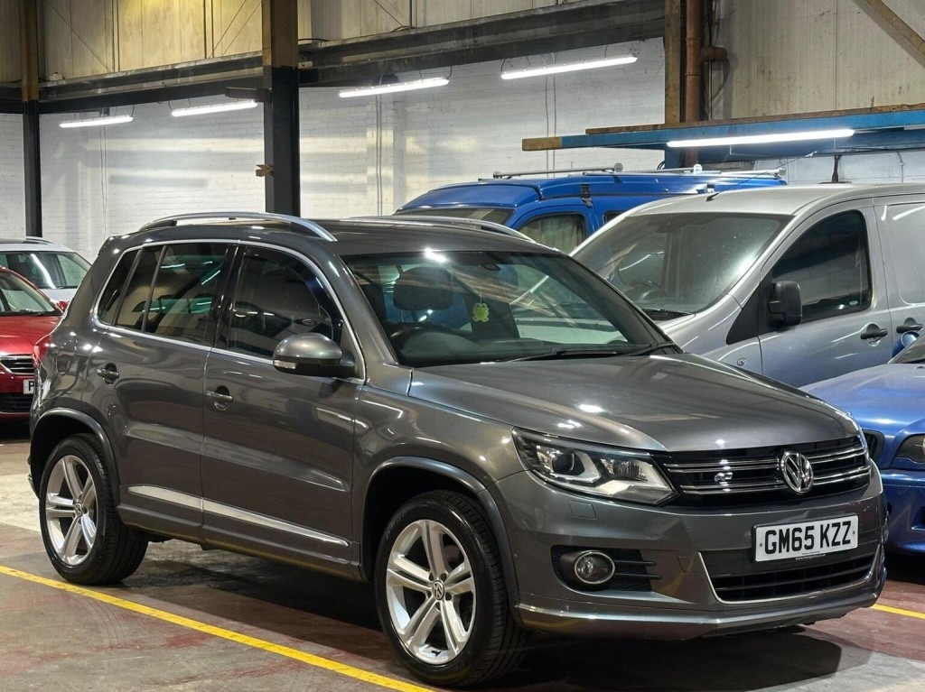 View VOLKSWAGEN TIGUAN 2.0 TDI BlueMotion Tech R-Line Edition DSG 4WD Euro 6 (s/s) 5dr