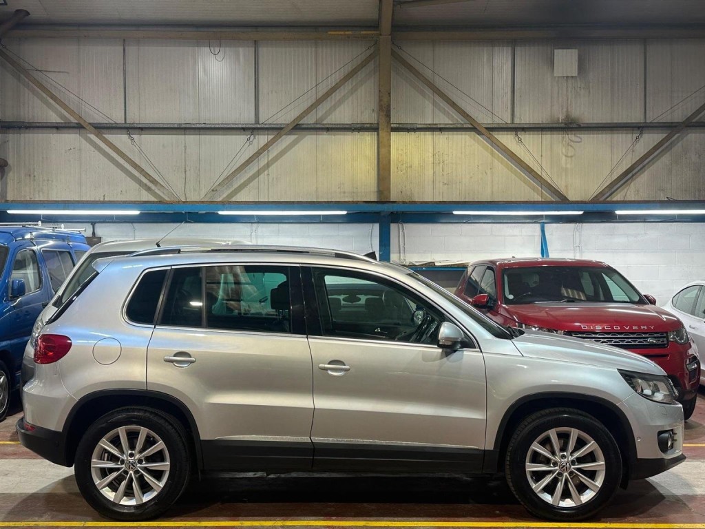 VOLKSWAGEN TIGUAN
