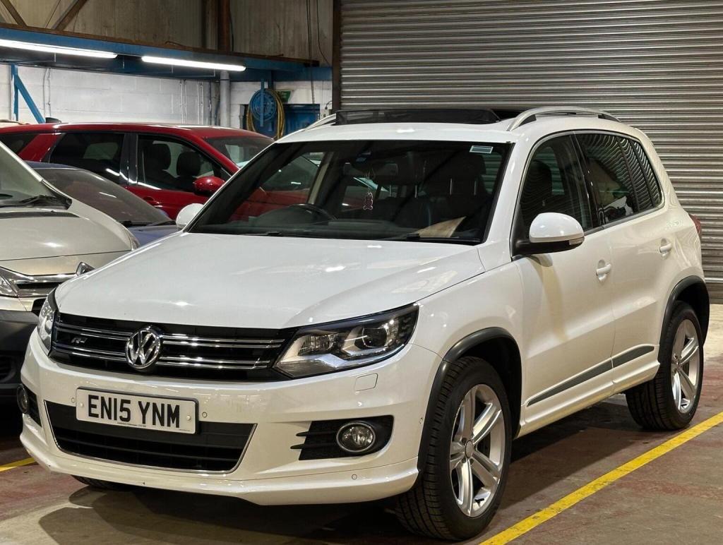 View VOLKSWAGEN TIGUAN 2.0 TDI BlueMotion Tech R-Line DSG 4WD Euro 6 (s/s) 5dr