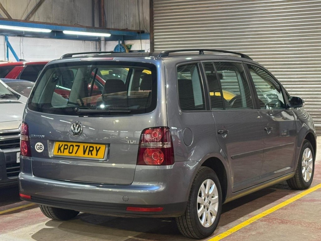 VOLKSWAGEN TOURAN