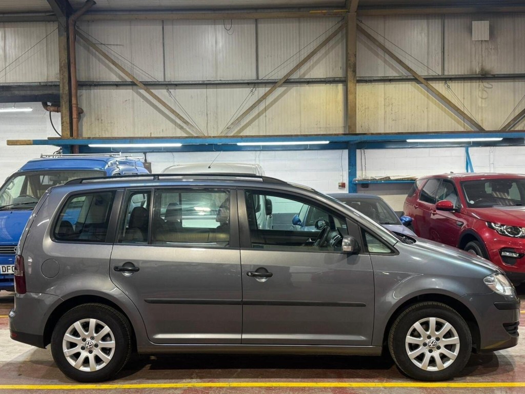 VOLKSWAGEN TOURAN