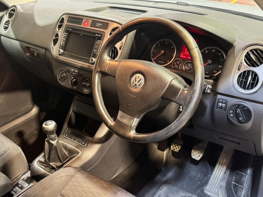 VOLKSWAGEN TIGUAN