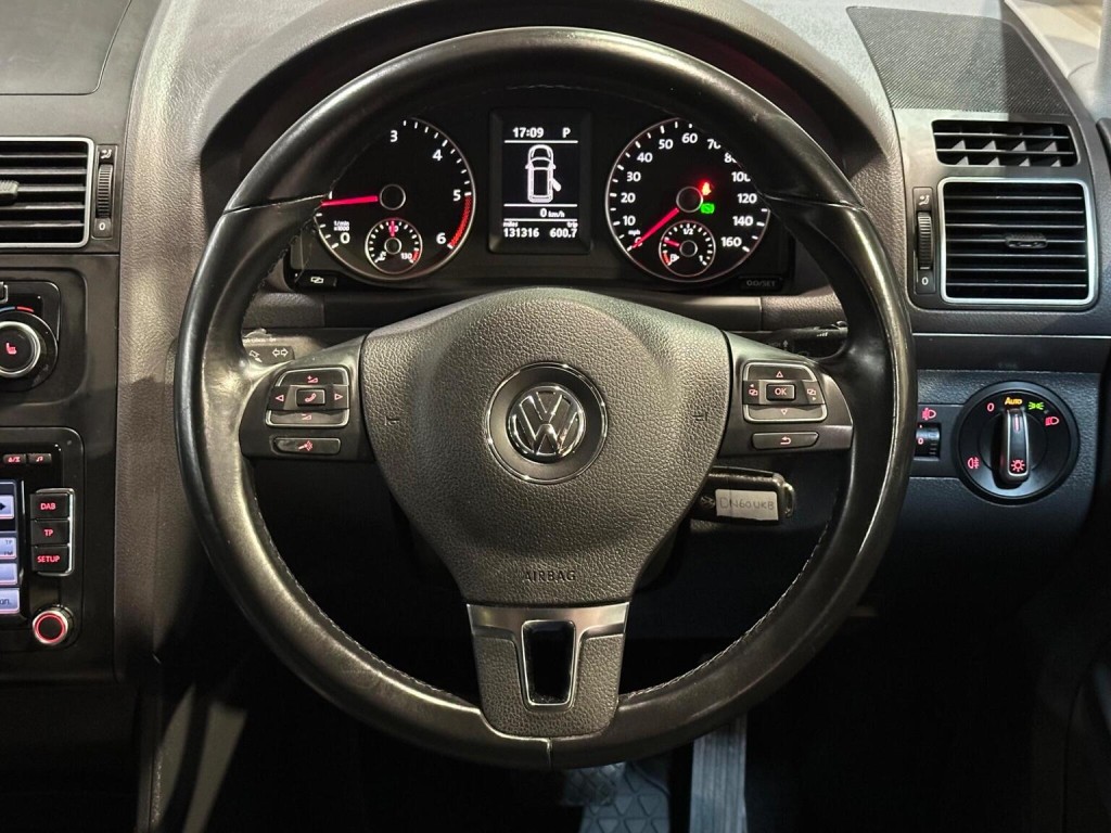VOLKSWAGEN TOURAN
