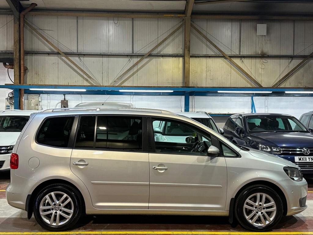 VOLKSWAGEN TOURAN