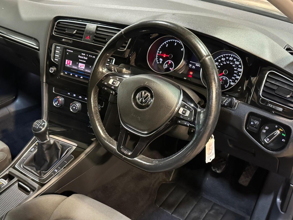 VOLKSWAGEN GOLF