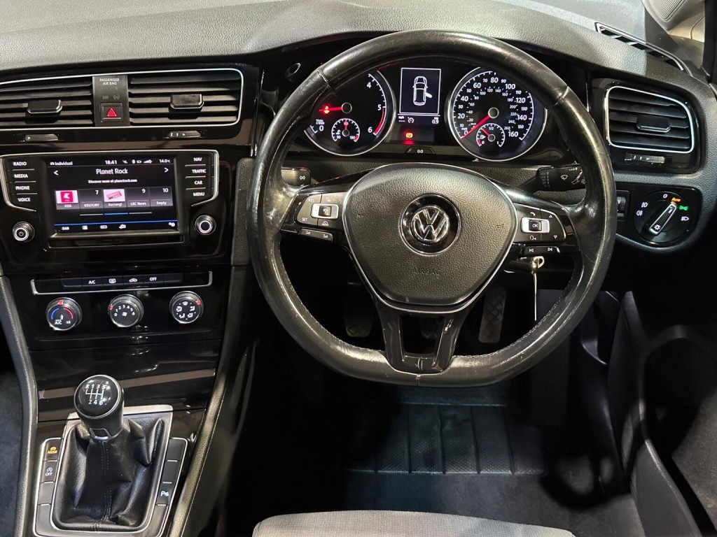 VOLKSWAGEN GOLF