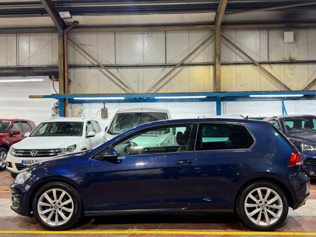 View VOLKSWAGEN GOLF 2.0 TDI BlueMotion Tech GT Euro 5 (s/s) 3dr
