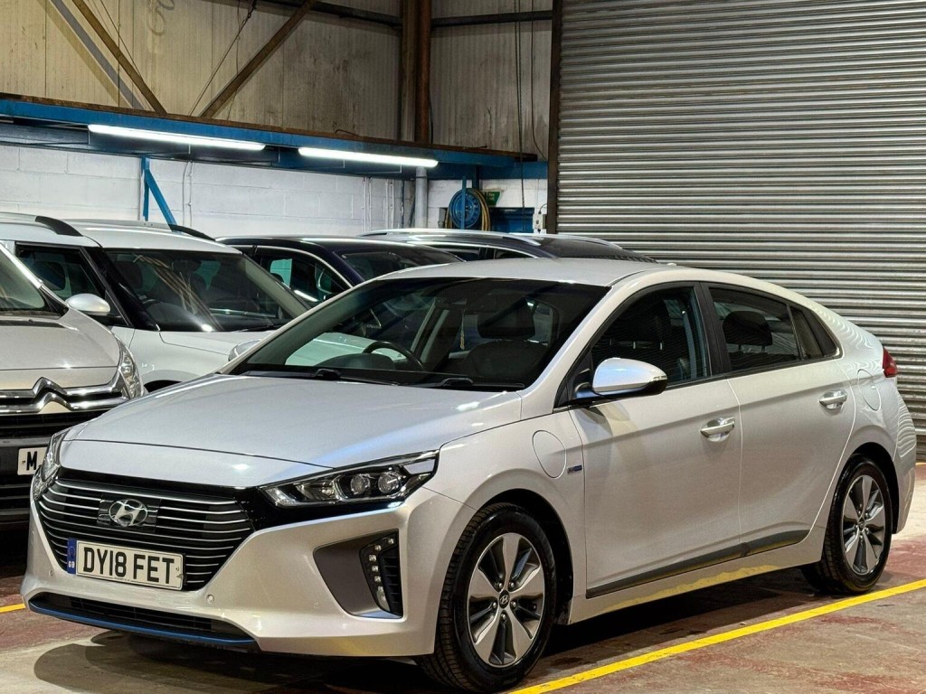 View HYUNDAI IONIQ 1.6 h-GDi 8.9kWh Premium SE DCT Euro 6 (s/s) 5dr