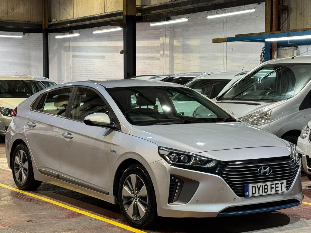 View HYUNDAI IONIQ 1.6 h-GDi 8.9kWh Premium SE DCT Euro 6 (s/s) 5dr
