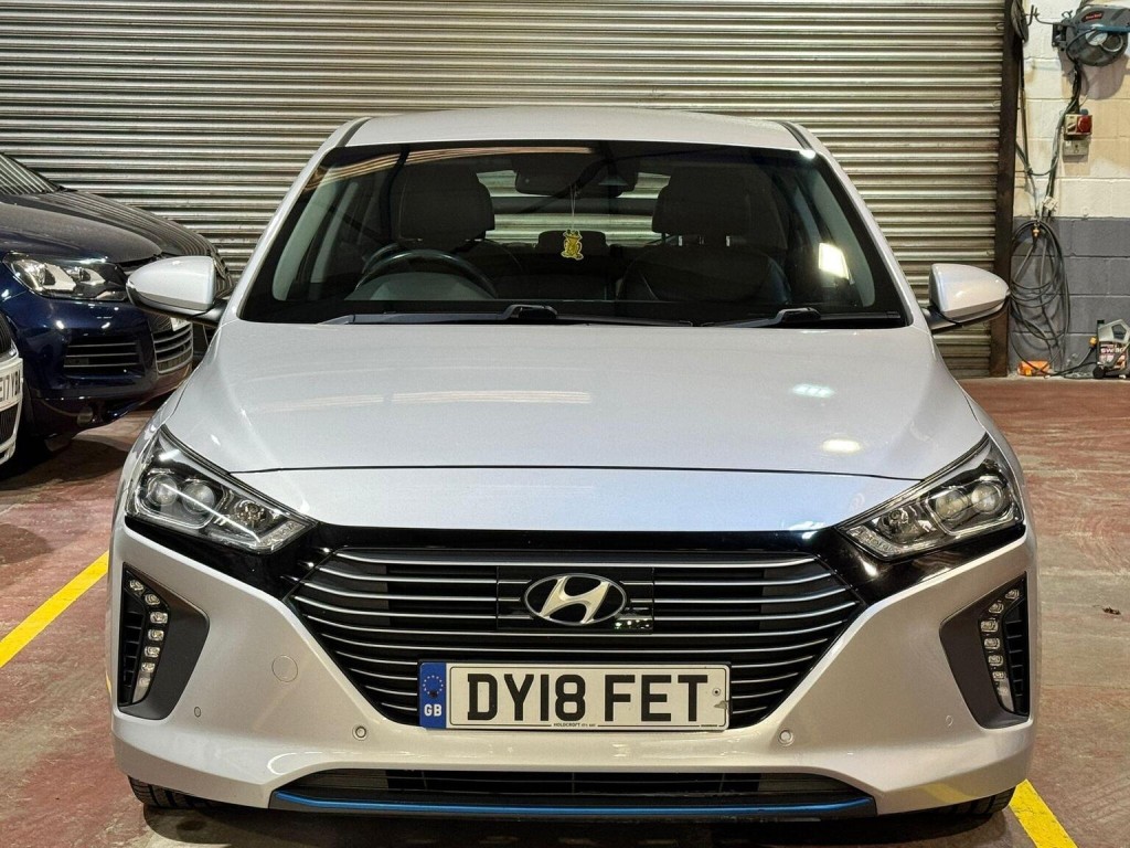 View HYUNDAI IONIQ 1.6 h-GDi 8.9kWh Premium SE DCT Euro 6 (s/s) 5dr