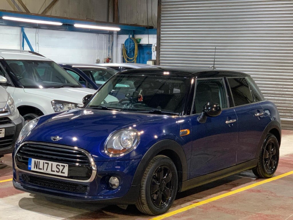 View MINI HATCH 1.5 Cooper Auto Euro 6 (s/s) 5dr