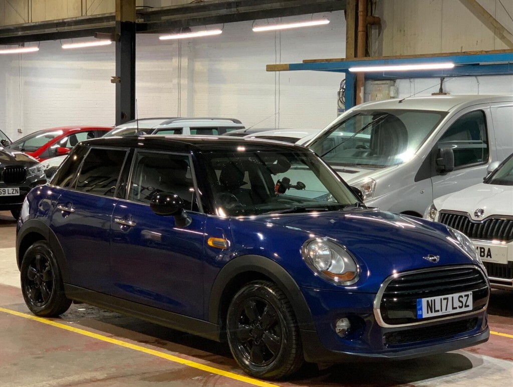 View MINI HATCH 1.5 Cooper Auto Euro 6 (s/s) 5dr