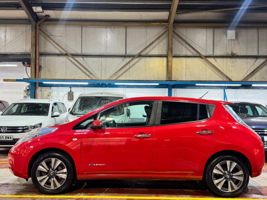 NISSAN LEAF