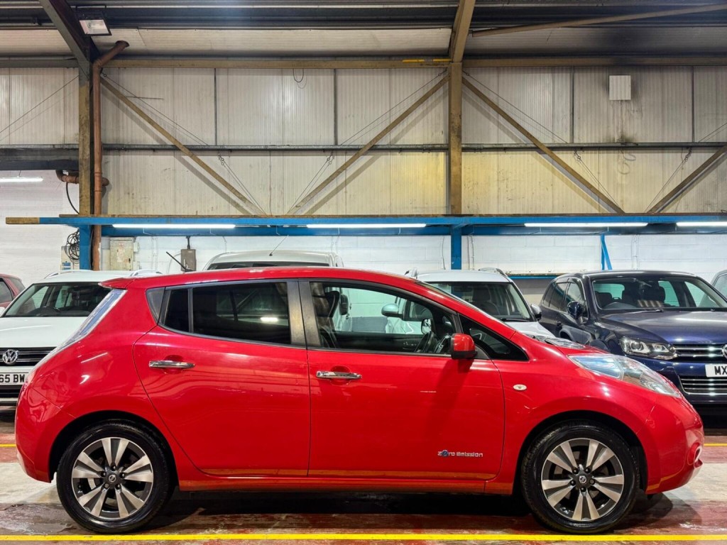 NISSAN LEAF