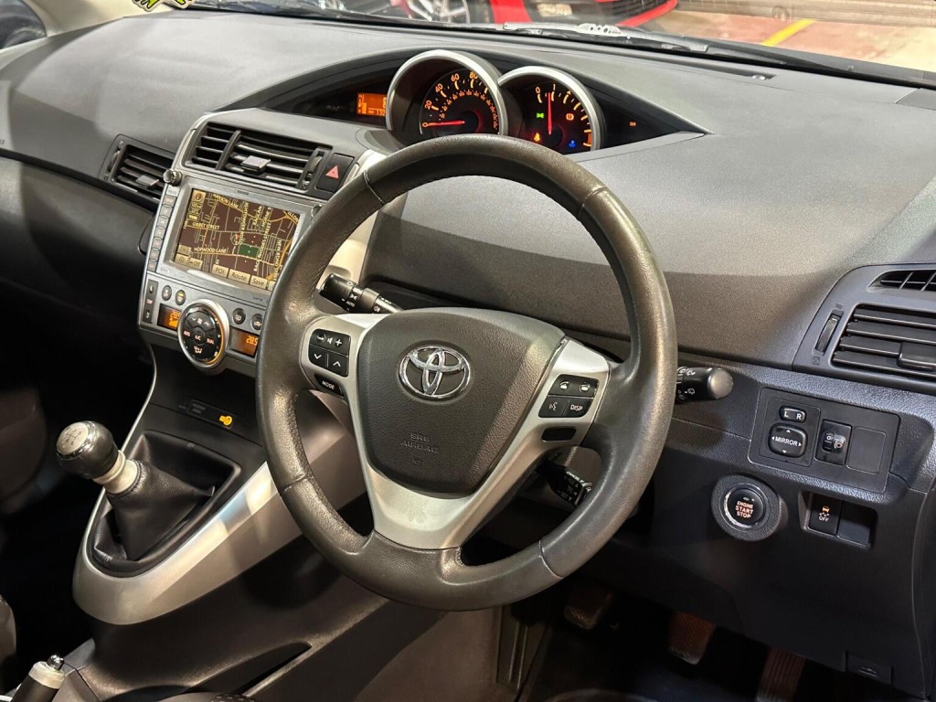 TOYOTA VERSO
