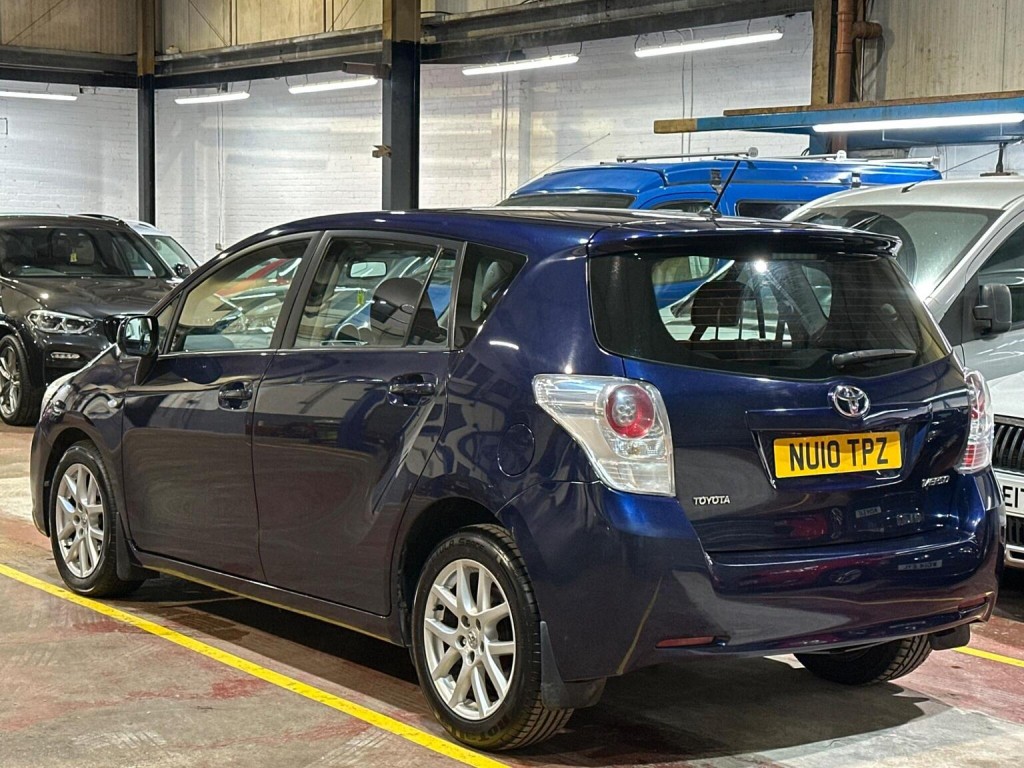 TOYOTA VERSO