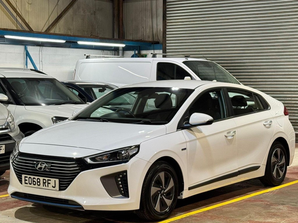 View HYUNDAI IONIQ 1.6 h-GDi Premium DCT Euro 6 (s/s) 5dr