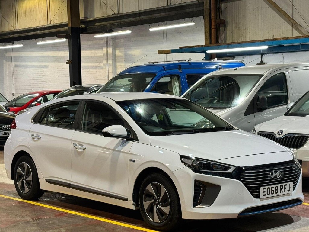 View HYUNDAI IONIQ 1.6 h-GDi Premium DCT Euro 6 (s/s) 5dr