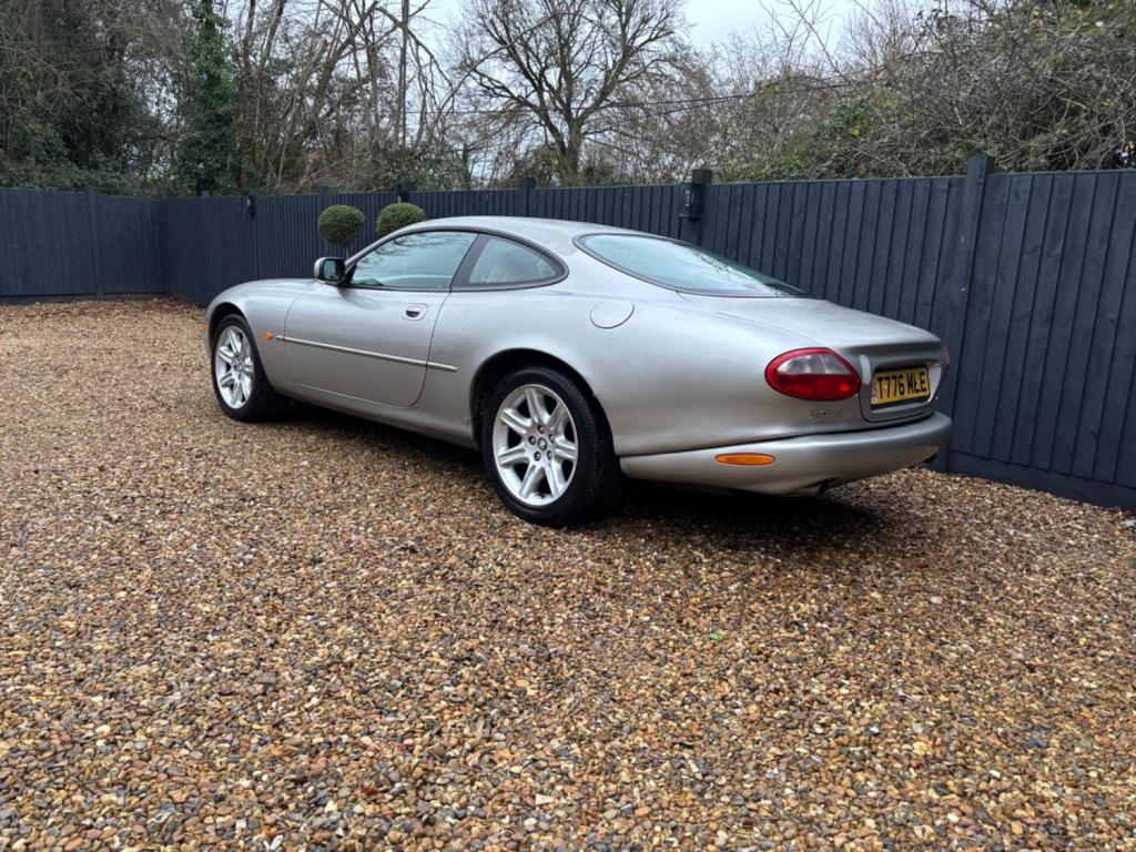 JAGUAR XK8