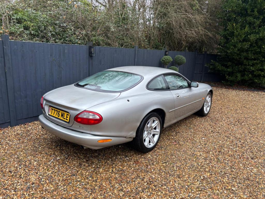 JAGUAR XK8