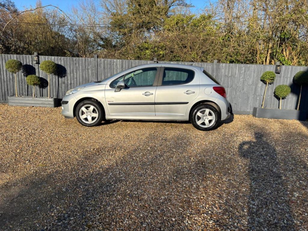 PEUGEOT 207