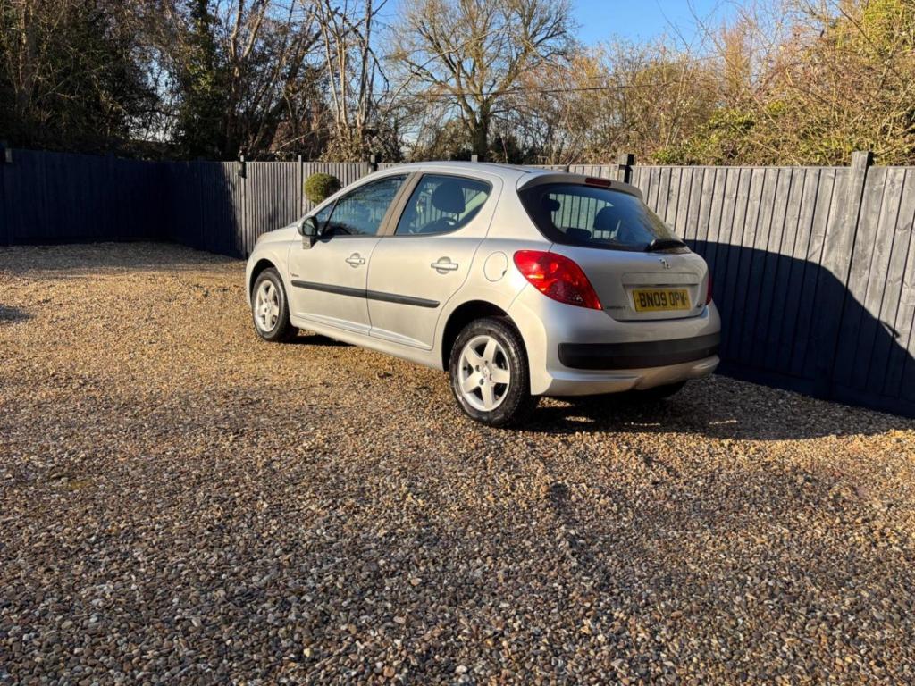 PEUGEOT 207