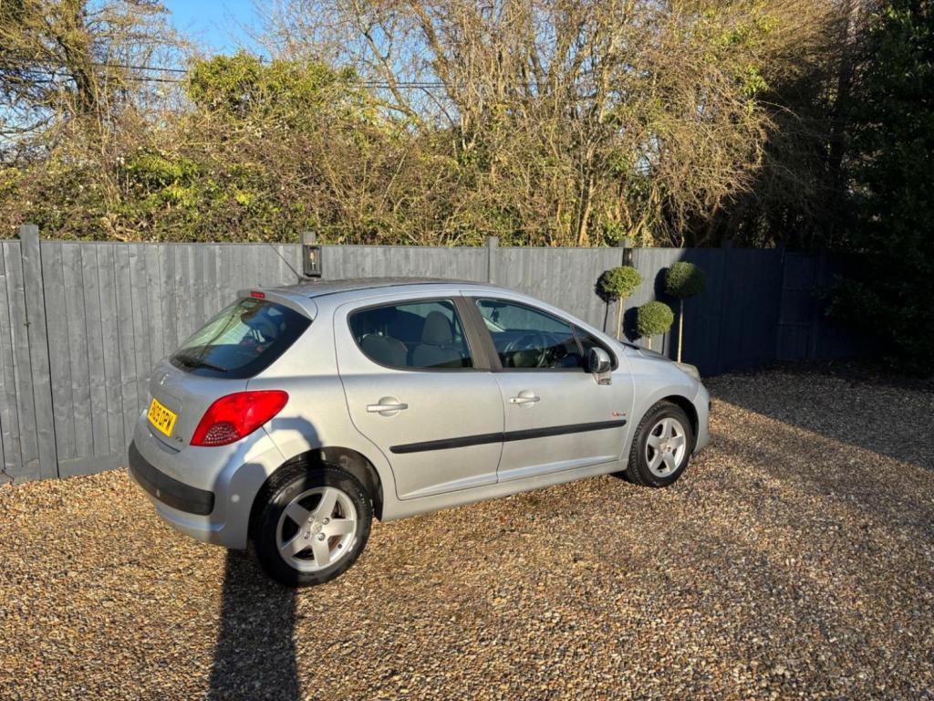 PEUGEOT 207