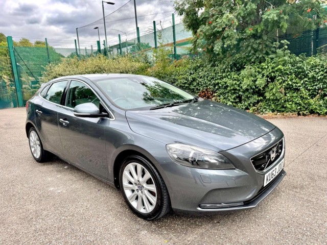 VOLVO V40