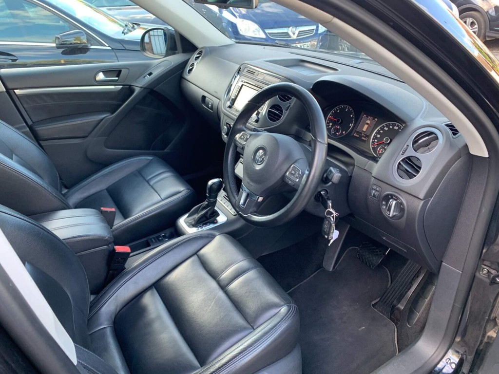 VOLKSWAGEN TIGUAN