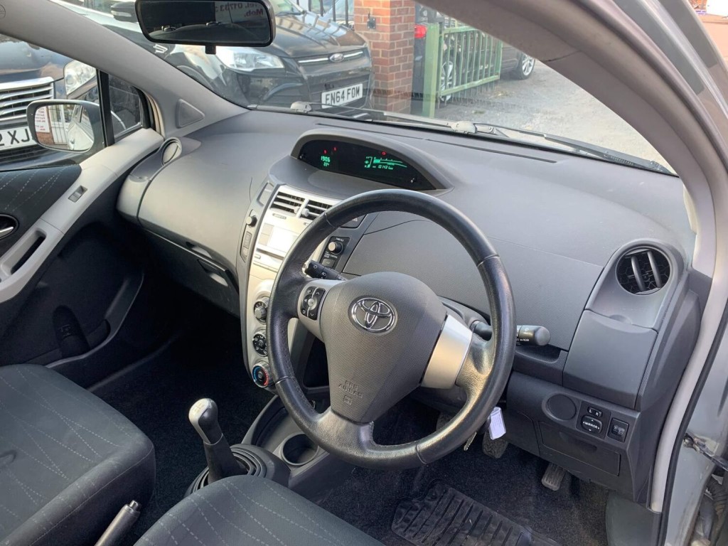 TOYOTA YARIS