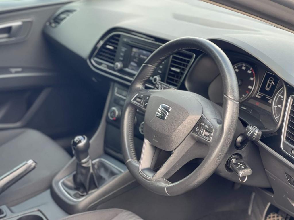 SEAT LEON
