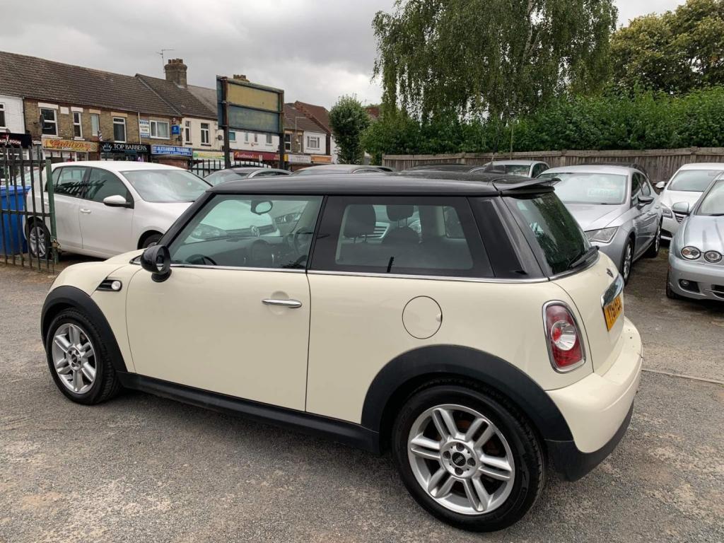 MINI HATCH
