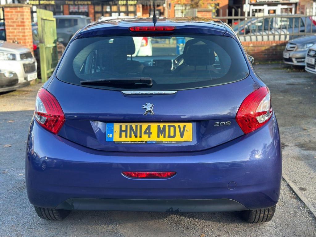 PEUGEOT 208