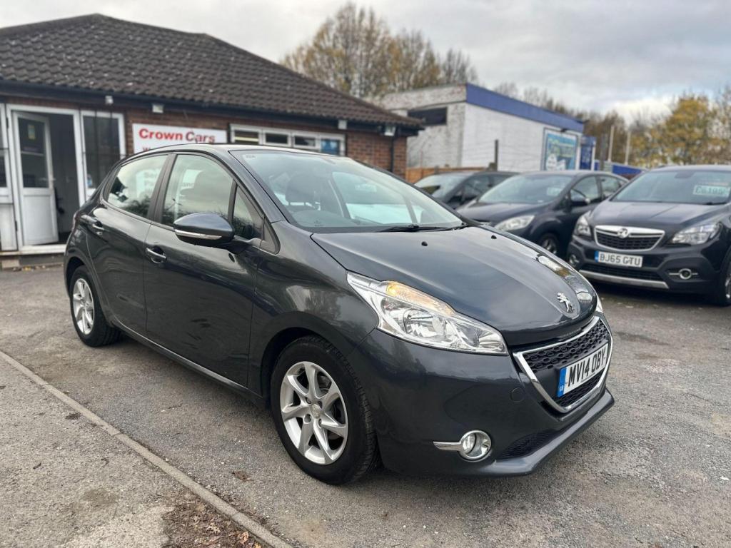 PEUGEOT 208